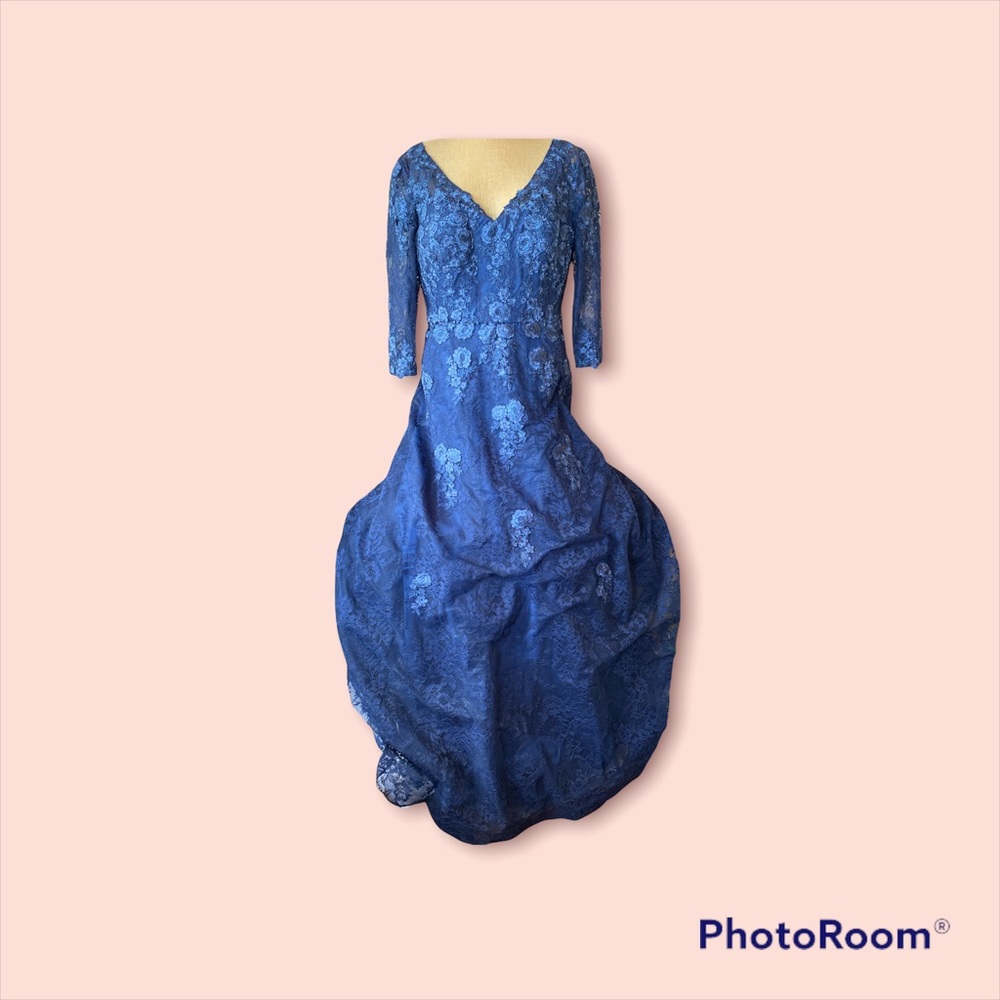 NWT La Femme Special Occasion Gown in Navy Lace w/ Embroidered Appliqués size 14